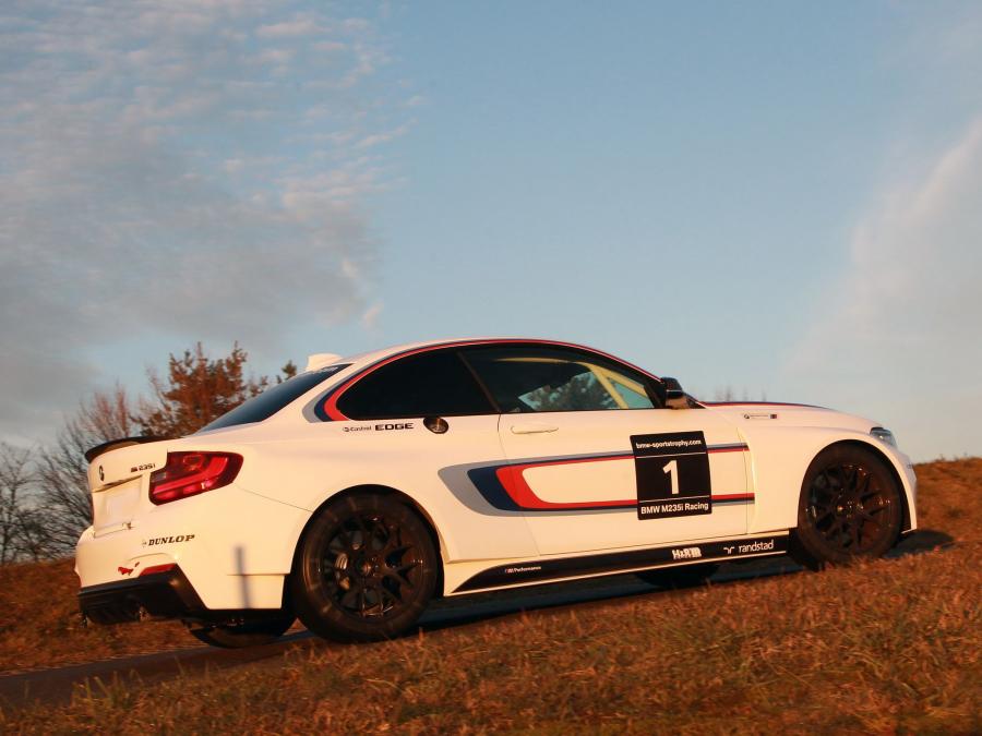  BMW M235i Racing 2014 года  (фото 17 из 26)
